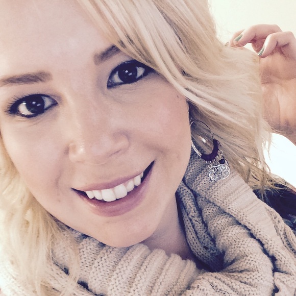 Meet your Posher, Melissa - Picture 2 of 3